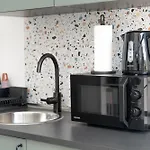 Fara\'S House